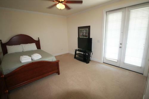 619 Dolphin Road - Six Bedroom House