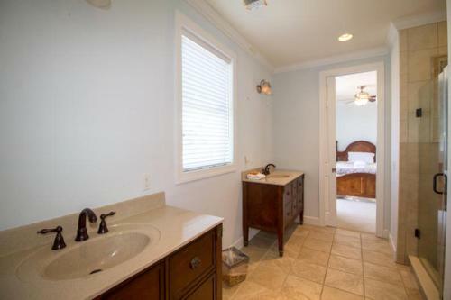 619 Dolphin Road - Six Bedroom House