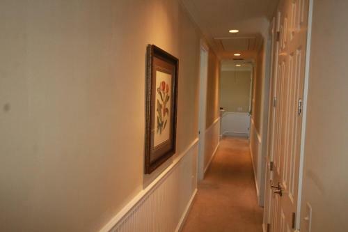 619 Dolphin Road - Six Bedroom House