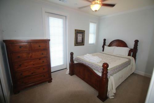619 Dolphin Road - Six Bedroom House
