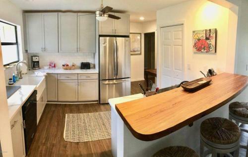377 Tarpon Blvd