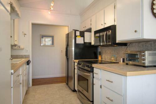 601 Dolphin Road - Five Bedroom House
