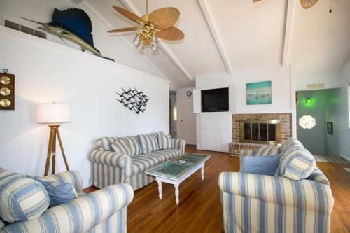 601 Dolphin Road - Five Bedroom House