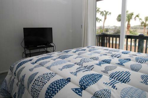 474 Tarpon - Six Bedroom House