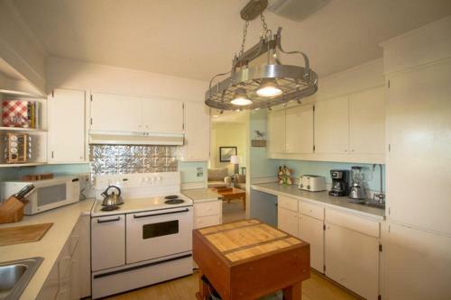 613 Dolphin Annex - Five Bedroom House
