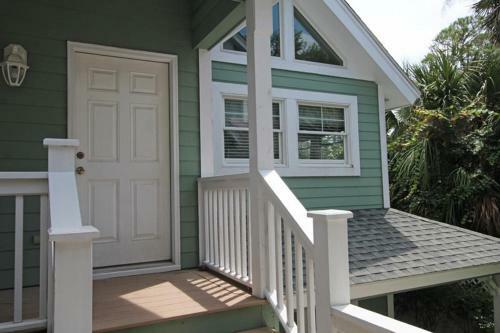 389 Wahoo Drive - Six Bedroom House