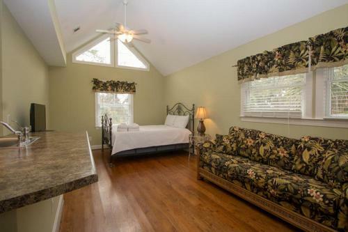 389 Wahoo Drive - Six Bedroom House