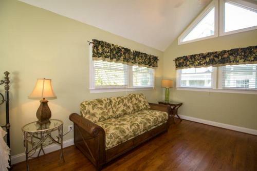 389 Wahoo Drive - Six Bedroom House