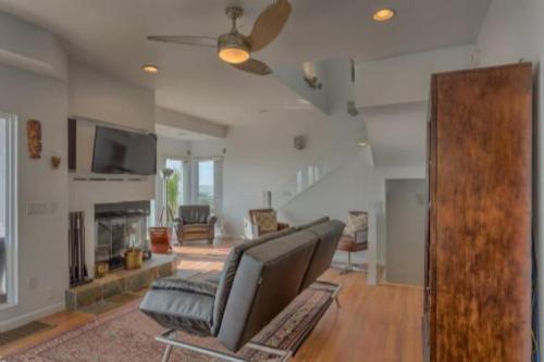 The House On The Blue Shore By Pristine Properties