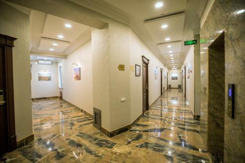 Leader Hotel