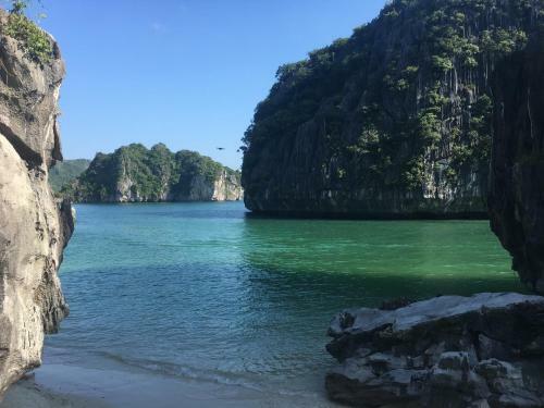 Cat Ba Gem Cruises
