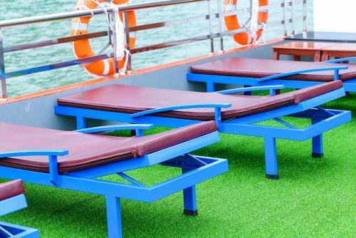 Cat Ba Gem Cruises