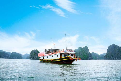 Cat Ba Gem Cruises