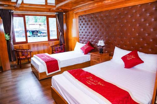 Cat Ba Gem Cruises