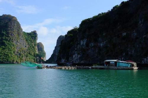 Cat Ba Gem Cruises