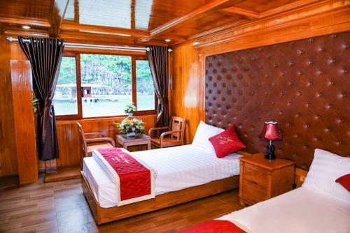 Cat Ba Gem Cruises