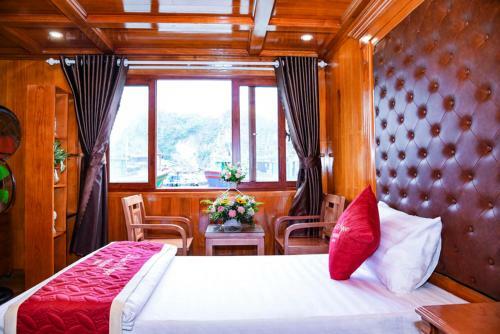 Cat Ba Gem Cruises