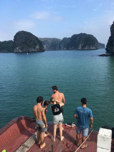 Cat Ba Gem Cruises