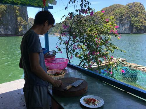 Cat Ba Gem Cruises