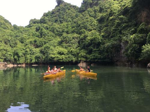 Cat Ba Gem Cruises