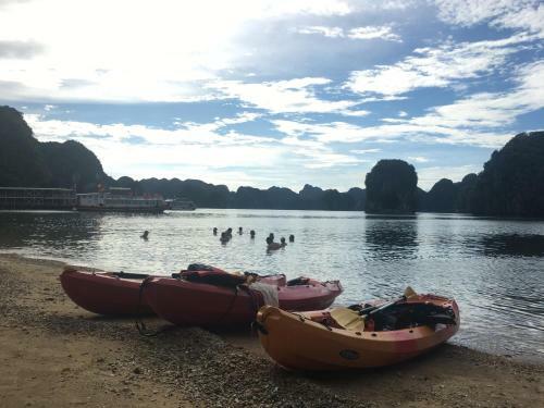 Cat Ba Gem Cruises