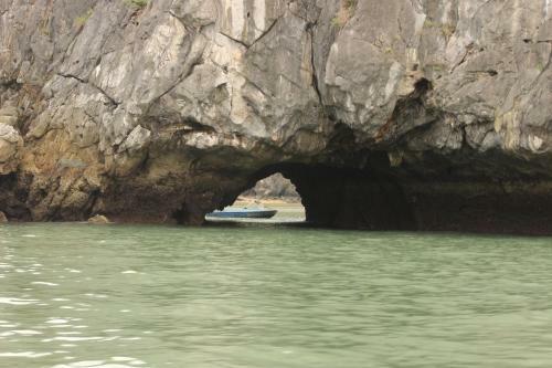 Cat Ba Rainbow Travel & Hotel