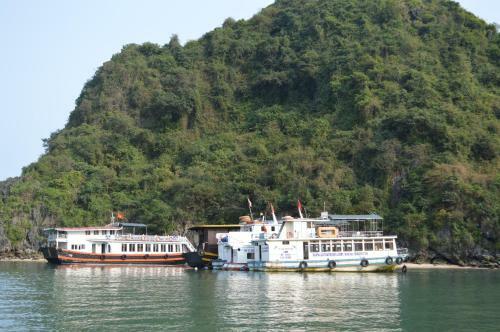 Cat Ba Rainbow Travel & Hotel