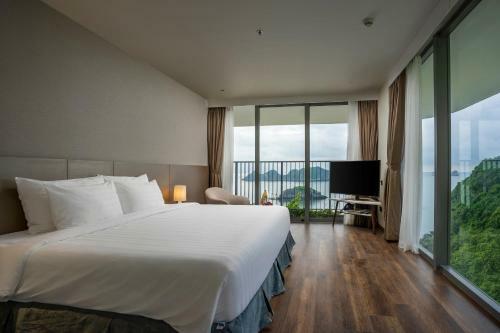 Hotel Flamingo Cat Ba Beach Resort