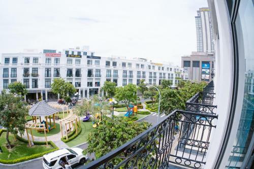 Hotel Luxhome - Vinhome Apartments