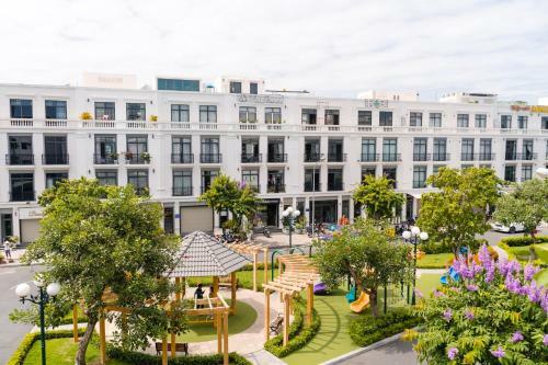 Hotel Luxhome - Vinhome Apartments
