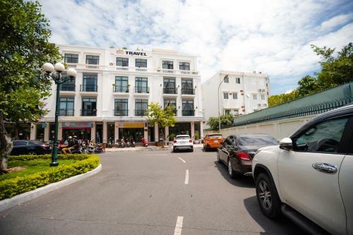Hotel Luxhome - Vinhome Apartments