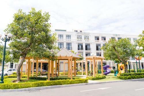 Hotel Luxhome - Vinhome Apartments