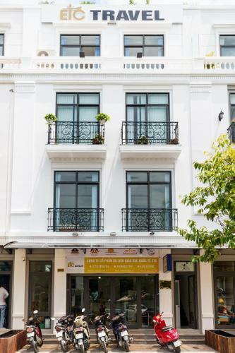Hotel Luxhome - Vinhome Apartments