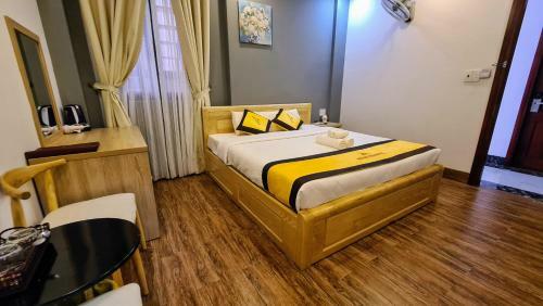 Ho�ng Gia Hotel C�n ??o