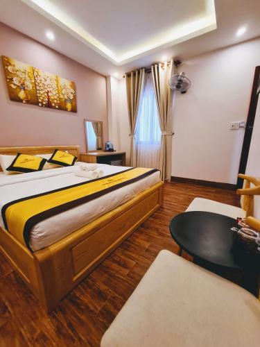 Ho�ng Gia Hotel C�n ??o