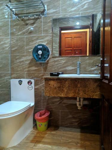 Ho�ng Gia Hotel C�n ??o