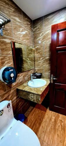 Ho�ng Gia Hotel C�n ??o