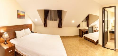 Hotel Huy?n 179