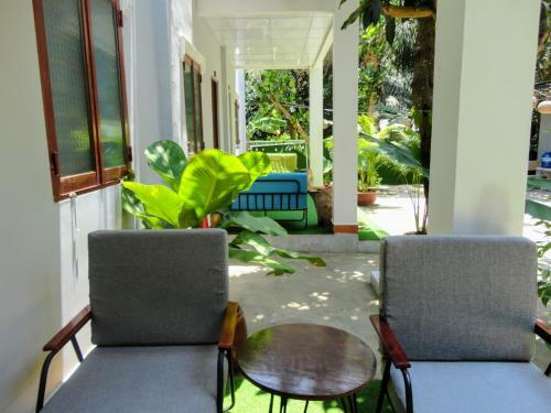 Eden House & Coffee Con Dao