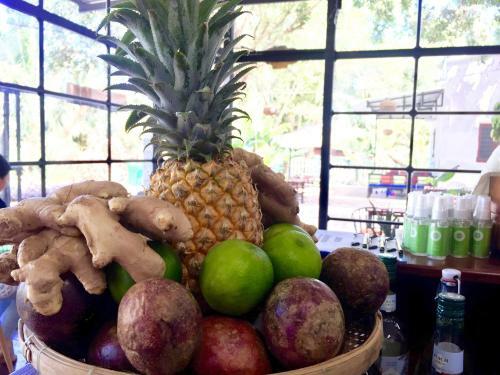 Eden House & Coffee Con Dao