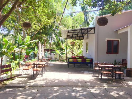 Eden House & Coffee Con Dao