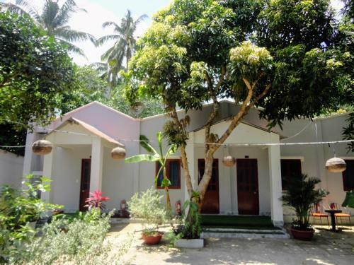 Eden House & Coffee Con Dao