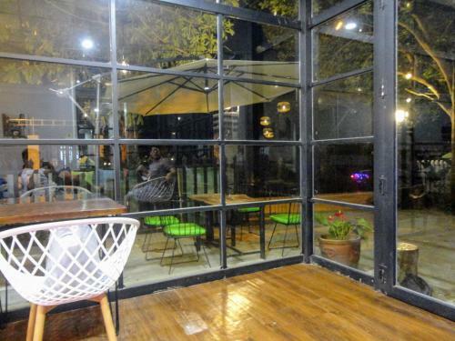 Eden House & Coffee Con Dao