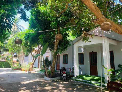 Eden House & Coffee Con Dao