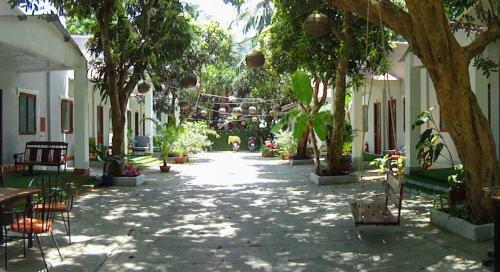 Eden House & Coffee Con Dao