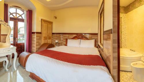 Dinh Loan Hotel