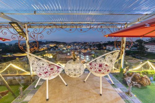 Dinh Loan Hotel