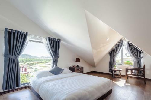 ?� L?t Mega Sky Hotel