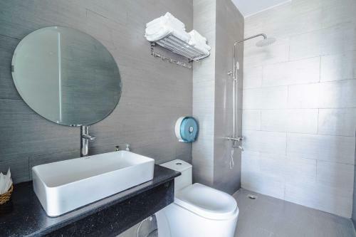 ?� L?t Mega Sky Hotel
