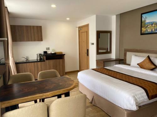 Q Luxury Hotel